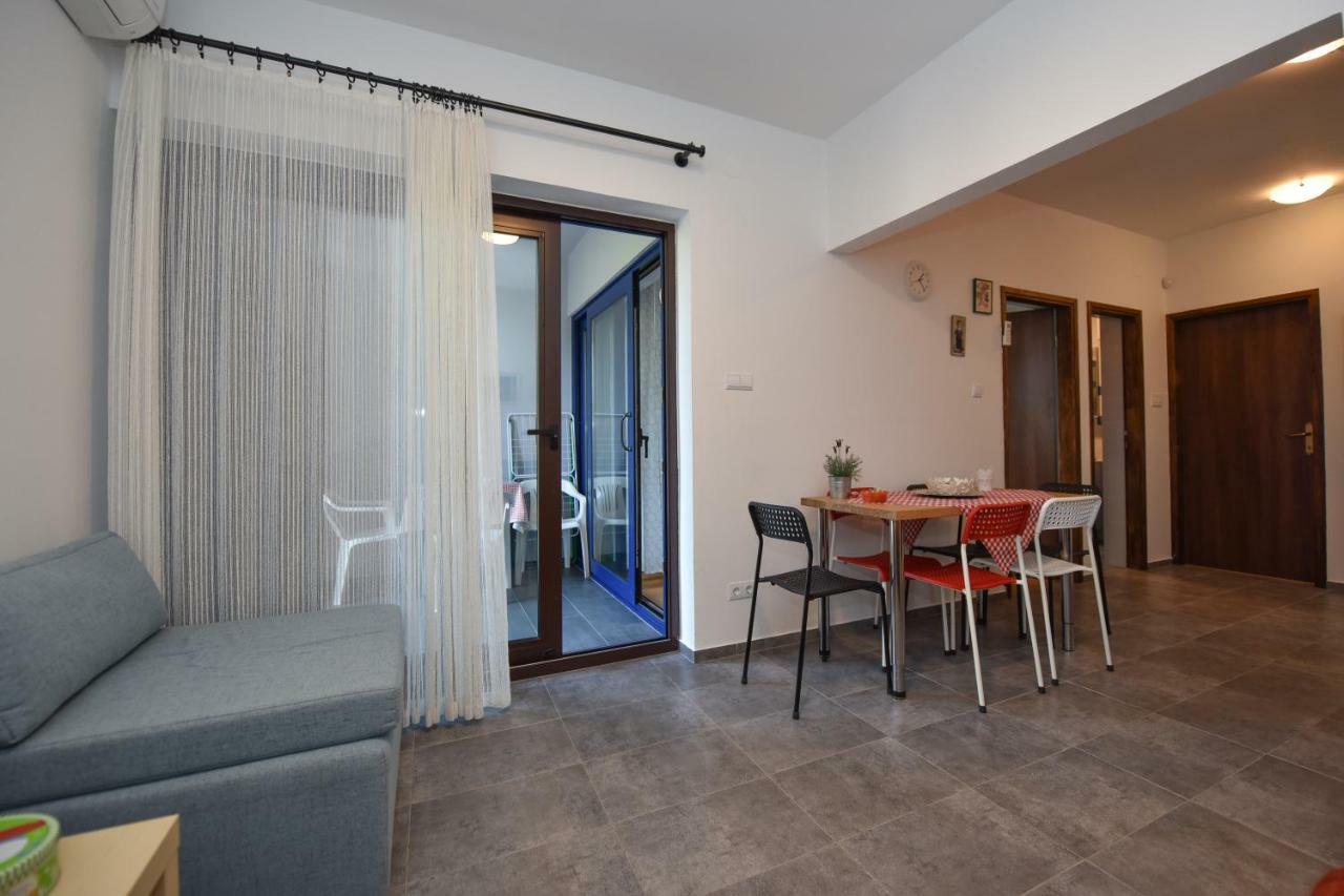 Apartments Enya Novalja Exterior photo