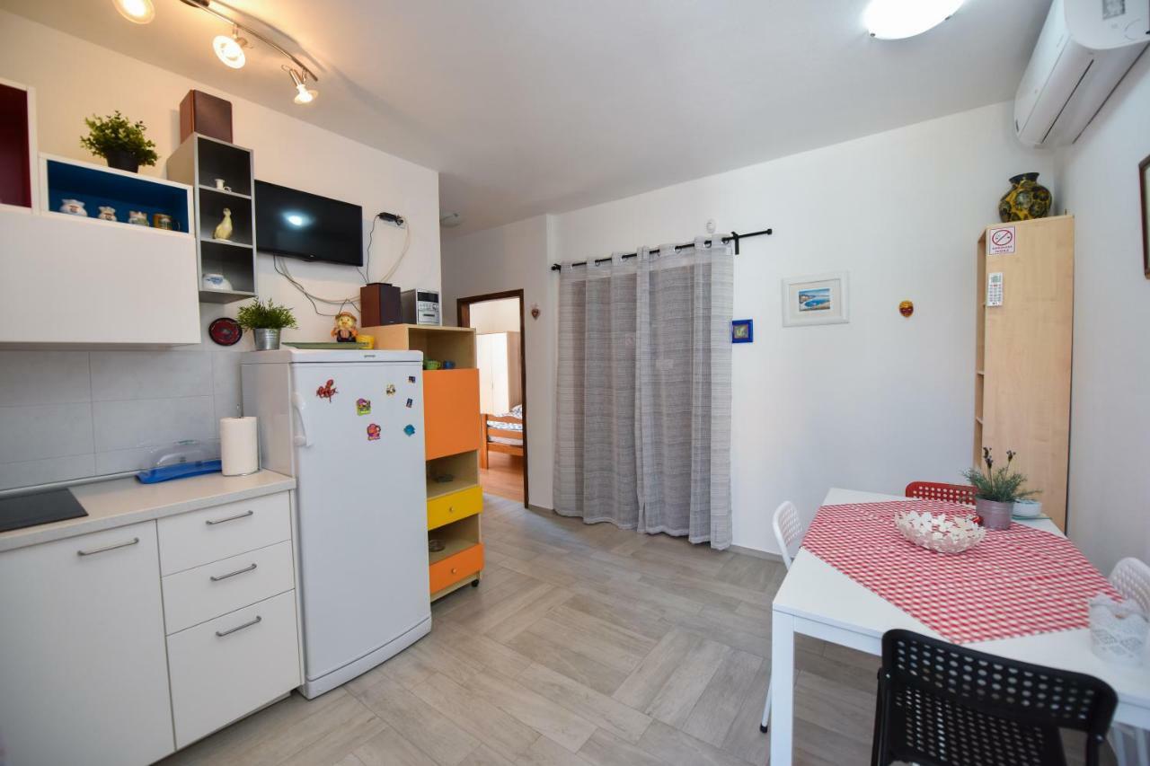 Apartments Enya Novalja Exterior photo