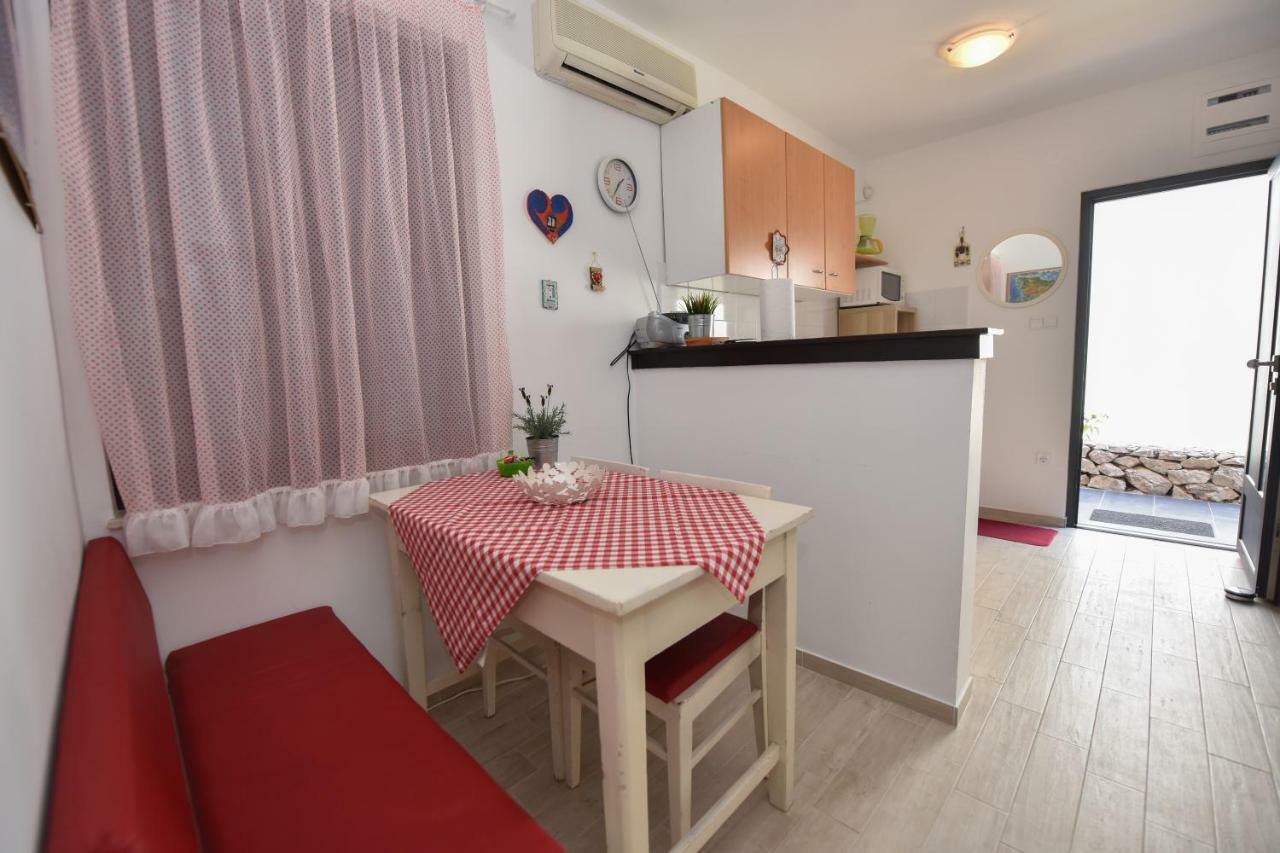 Apartments Enya Novalja Exterior photo