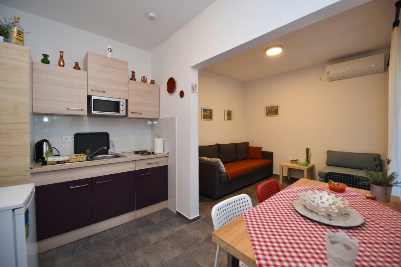 Apartments Enya Novalja Exterior photo